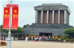 Đông đảo người dân vào Lăng viếng Bác sáng 19/5