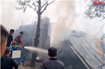 Cháy dữ dội gần cầu Thanh Trì, nhiều tài sản bị thiêu rụi