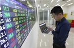 Thanh khoản sàn HOSE giảm 34%, nhà đầu tư giao dịch thận trọng