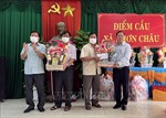 Thăm, chúc Tết quân và dân xã đảo Nhơn Châu