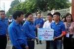 Trung ương Đoàn tặng quà đội hình Tiếp sức mùa thi tại Thanh Hóa