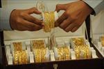 Giá vàng châu Á tăng 1% trong phiên 27/9 khi đồng USD suy yếu