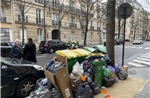 Paris đối mặt với tình trạng quá tải rác sinh hoạt