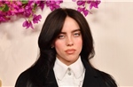 Hiện tượng Billie Eilish thống trị Lễ trao giải AMAs 2025