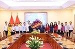 Lãnh đạo Ban Tuyên giáo và Dân vận TƯ chúc mừng TTXVN và các Cơ quan báo chí