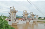 Đóng hai cống Tha La và Trà Sư kiểm soát lũ vùng Tứ Giác Long Xuyên