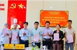 Người dân Vạn Tường (Quảng Ngãi) vui mừng được cấp giấy chứng nhận quyền sử dụng đất sớm