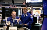 Chứng khoán Mỹ lập kỷ lục mới nhờ GDP tăng mạnh và kỳ vọng Fed hạ lãi suất