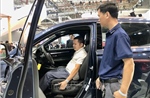 Doanh số bán ô tô tại Việt Nam giảm, có sự dịch chuyển sang xe thân thiện môi trường