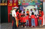 Phá cỗ Trung thu nơi đảo xa
