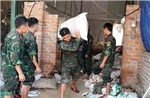 Sư đoàn 304 giúp dân khắc phục hậu quả lũ lụt