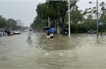 Nhiều tuyến đường tại Huế bị chia cắt, lũ sông Hương vẫn trên báo động 3