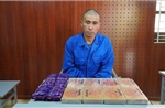 Bắt giữ đối tượng vận chuyển trái phép 8 bánh heroin và 12.000 viên hồng phiến