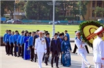Đoàn đại biểu Công đoàn Việt Nam vào Lăng viếng Chủ tịch Hồ Chí Minh 