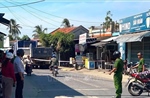Xe tải va chạm xe máy cùng chiều khiến 2 mẹ con thương vong