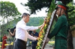 Thủ tướng dâng hương tưởng niệm các Anh hùng liệt sĩ tỉnh Lào Cai