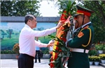 Thủ tướng Lê Minh Hưng dâng hương tưởng niệm các Anh hùng liệt sĩ tỉnh Phú Thọ
