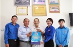 Thắp nến tri ân các anh hùng liệt sĩ tại nghĩa trang vào tối 26/7