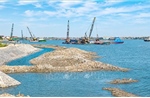 Dựng 'lá chắn' cho tàu cá Bắc sông Gianh trước mùa mưa bão