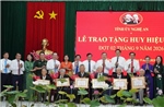Phó Thủ tướng Thường trực Phạm Gia Túc trao Huy hiệu Đảng cho 6 đảng viên 