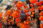 Phố Hàng Mã ngập tràn màu sắc &#39;ma mị&#39; đón Halloween 