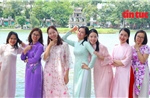 Hồ Gươm bừng sắc áo dài trong ngày trọng đại của &#39;nửa kia quan trọng&#39;