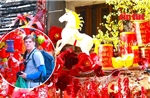 Độc đáo sản phẩm trang trí Tết Bính Ngọ trên phố Hàng Mã