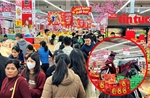 Người dân đổ xô mua sắm Tết, siêu thị đồng loạt tung khuyến mãi lớn