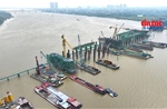 Cầu Trần Hưng Đạo lắp những dầm thép đầu tiên, hướng tới dựng vòm 'vô cực'