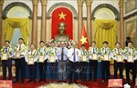  Chủ tịch nước Nguyễn Xuân Phúc gặp mặt cán bộ, công nhân lao động ngành Dầu khí