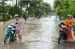 Mưa lớn gây ngập nặng nhiều tuyến đường ở Bình Dương