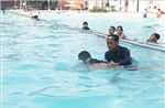 Sôi động các lớp dạy bơi cho trẻ ngày hè