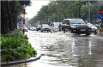 Nhiều tuyến phố ở Hà Nội bị ngập sau mưa dông