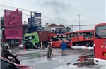 Xe đầu kéo va chạm xe khách tại Thủ Dầu Một, 4 người bị thương