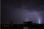 Cảnh báo mưa dông kèm lốc sét ở Hà Nội và mưa lớn ở Bắc Bộ