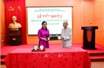 Khu Di tích Phủ Chủ tịch tiếp nhận hiện vật do người cận vệ trung thành của Bác Hồ trao tặng