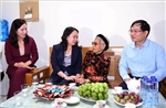 Phó Chủ tịch nước thăm, tặng quà gia đình người có công tỉnh Quảng Ninh