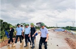 Hà Nội: Kịp thời hỗ trợ cho người dân bị cô lập do ngập lụt ở Trung Giã