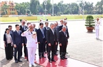 Chủ tịch Quốc hội Hungary Kover Laszlo vào Lăng viếng Chủ tịch Hồ Chí Minh 