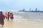 Đưa các thuyền viên trên tàu gặp nạn vào bờ an toàn