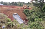 San lấp, cải tạo mặt bằng không phép cản trở dòng chảy ở Lâm Đồng