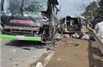 Xe giường nằm va chạm xe hạ tải làm 2 người tử vong