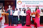 Trao 165 suất học bổng khuyến tài Phạm Văn Đồng