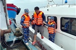 Bộ đội Biên phòng Ninh Bình kịp thời cứu 2 ngư dân gặp nạn trên biển