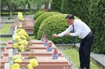 Thường trực Ban Bí thư dâng hương tưởng niệm các Anh hùng liệt sĩ tại Điện Biên