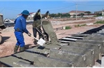 Công nhân vượt nắng nóng, giữ tiến độ các dự án tại Ninh Bình