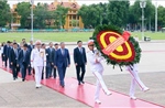 Thủ tướng Campuchia vào Lăng viếng Chủ tịch Hồ Chí Minh