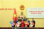 Công bố, trao Nghị quyết của Ủy ban Thường vụ Quốc hội về công tác cán bộ