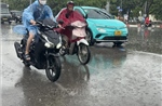 Cảnh báo mưa dông kèm lốc sét tại Hà Nội, lũ quét, sạt lở đất ở 11 tỉnh Bắc Bộ và Trung Bộ