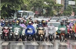Mưa lớn đúng giờ cao điểm, nhiều tuyến đường Hà Nội ùn tắc kéo dài